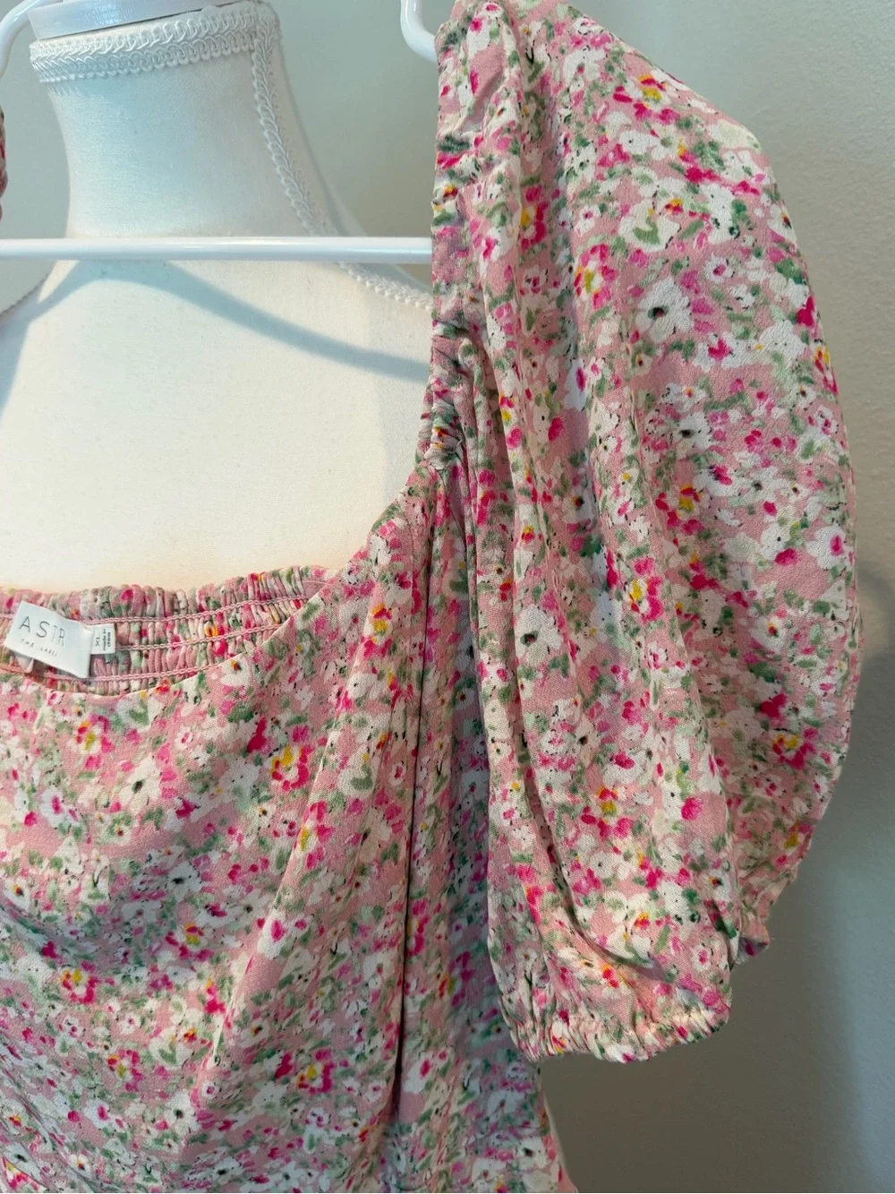 Astr The Label Pink Floral Puff-Sleeve Midi Dress